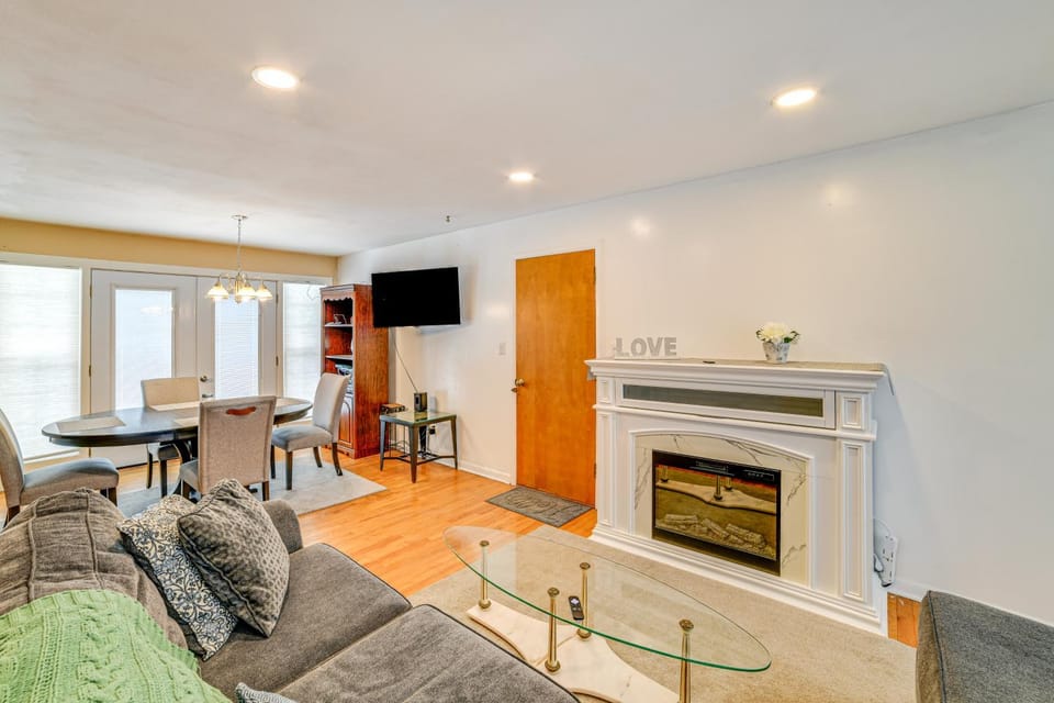 4 Mi to Dtwn: Pet-Friendly Home in Utica House in Utica