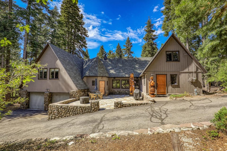 Tahoe Dreamer by Tahoe Getaways - Pet Friendly 4 BR Gated Home w Fenced Yard, Game Room & Walk to Lake! House in Lake Tahoe