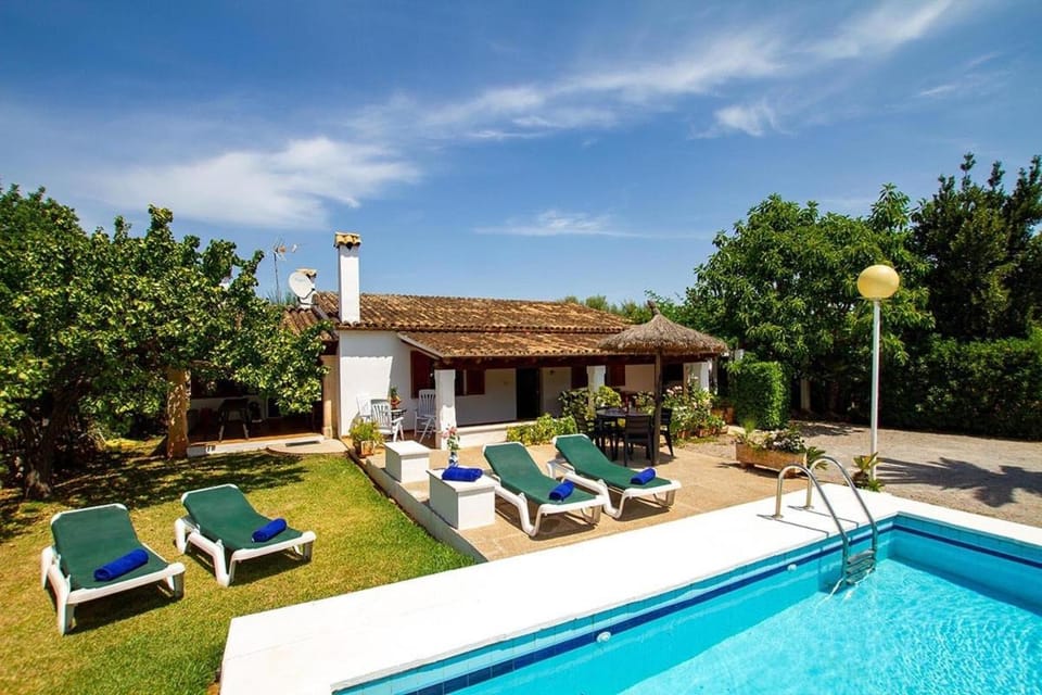 Villa Paparri Lovely 3 bedroom villa close to Pollensa by Renthousing Villa in Raiguer