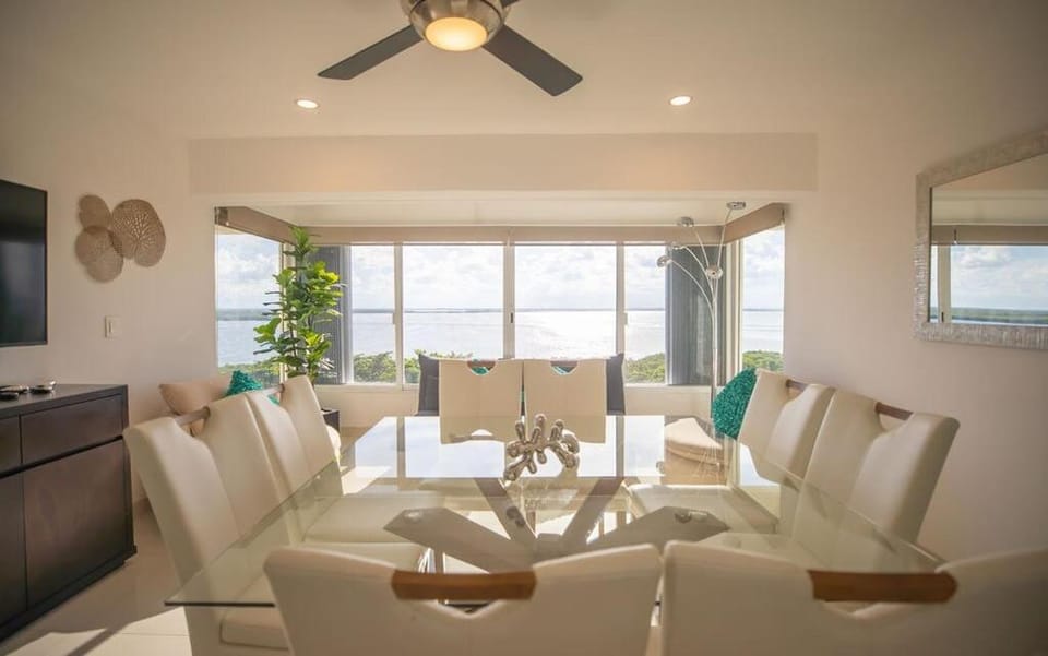 Living room, Seating area, Dining area