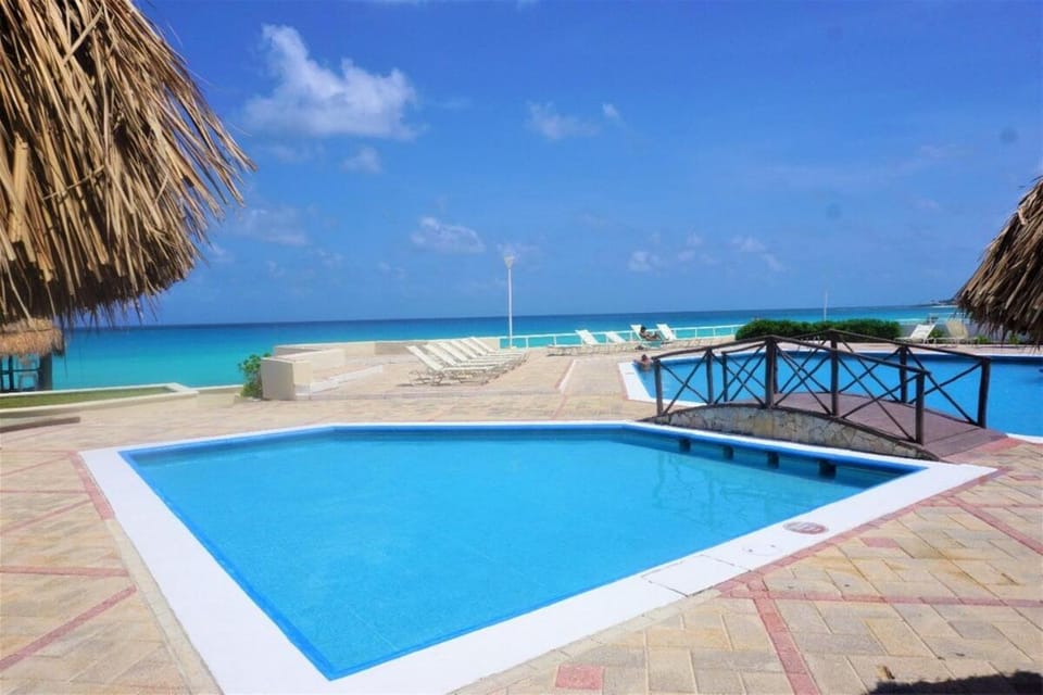 Day, Natural landscape, Sea view, Swimming pool, sunbed