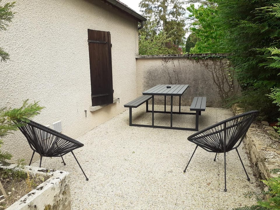 Patio, Dining area