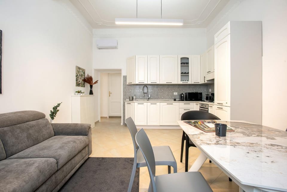 Kitchen or kitchenette, Living room, Seating area, Dining area, heating, internet, oven, air conditioner