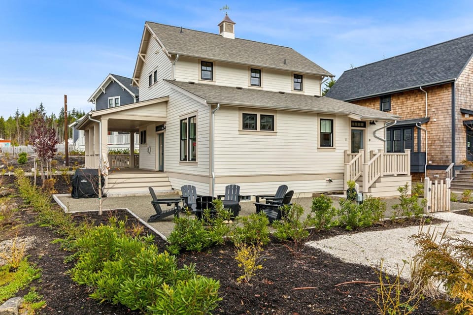 Property building, Patio, Garden