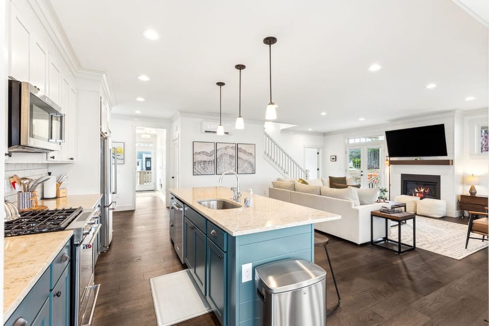 Kitchen or kitchenette, Living room, Seating area, dishwasher, oven, stove