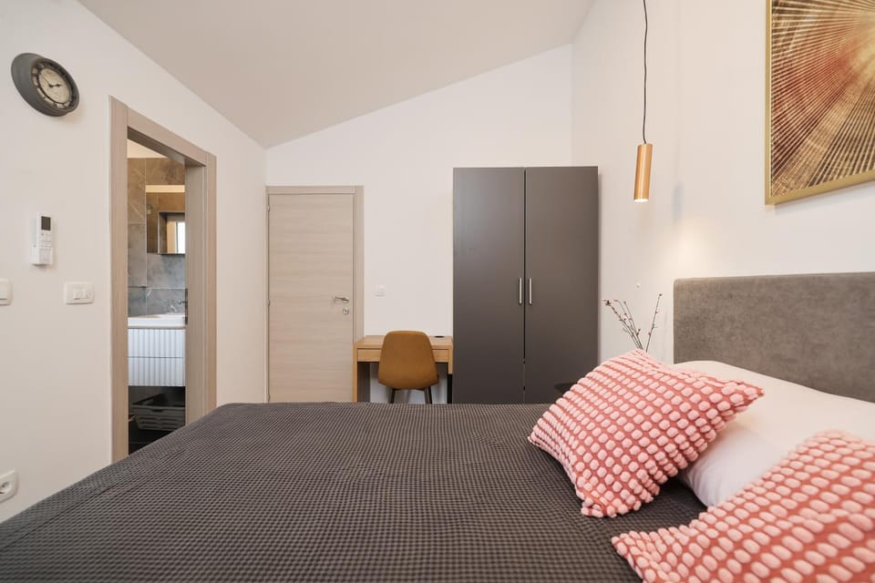 Bed, Photo of the whole room, Bedroom, wardrobe