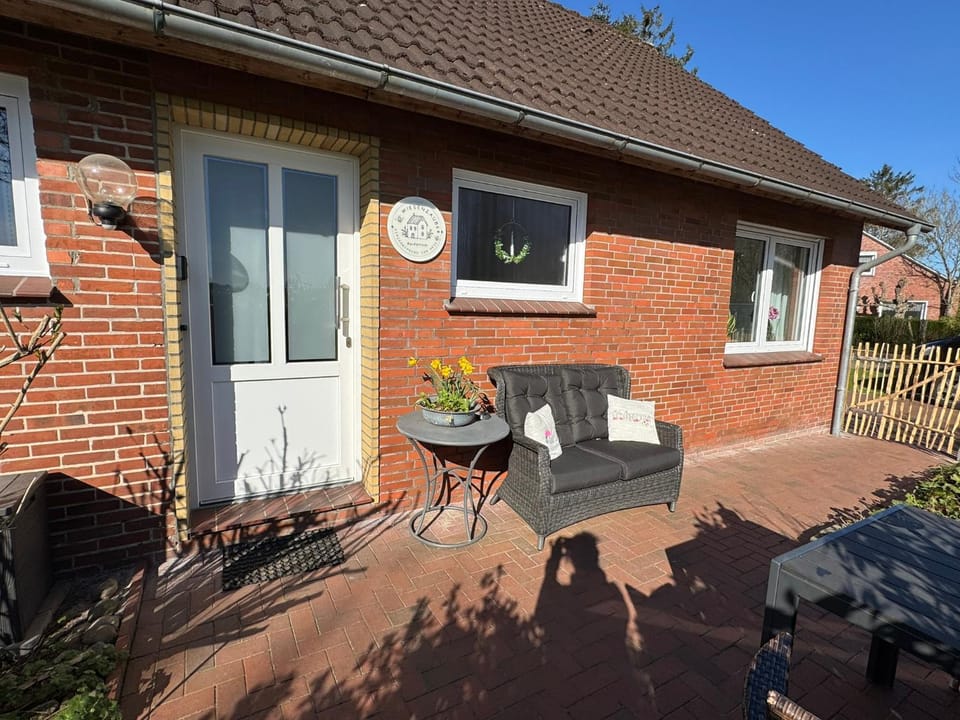 Property building, Garden, Balcony/Terrace
