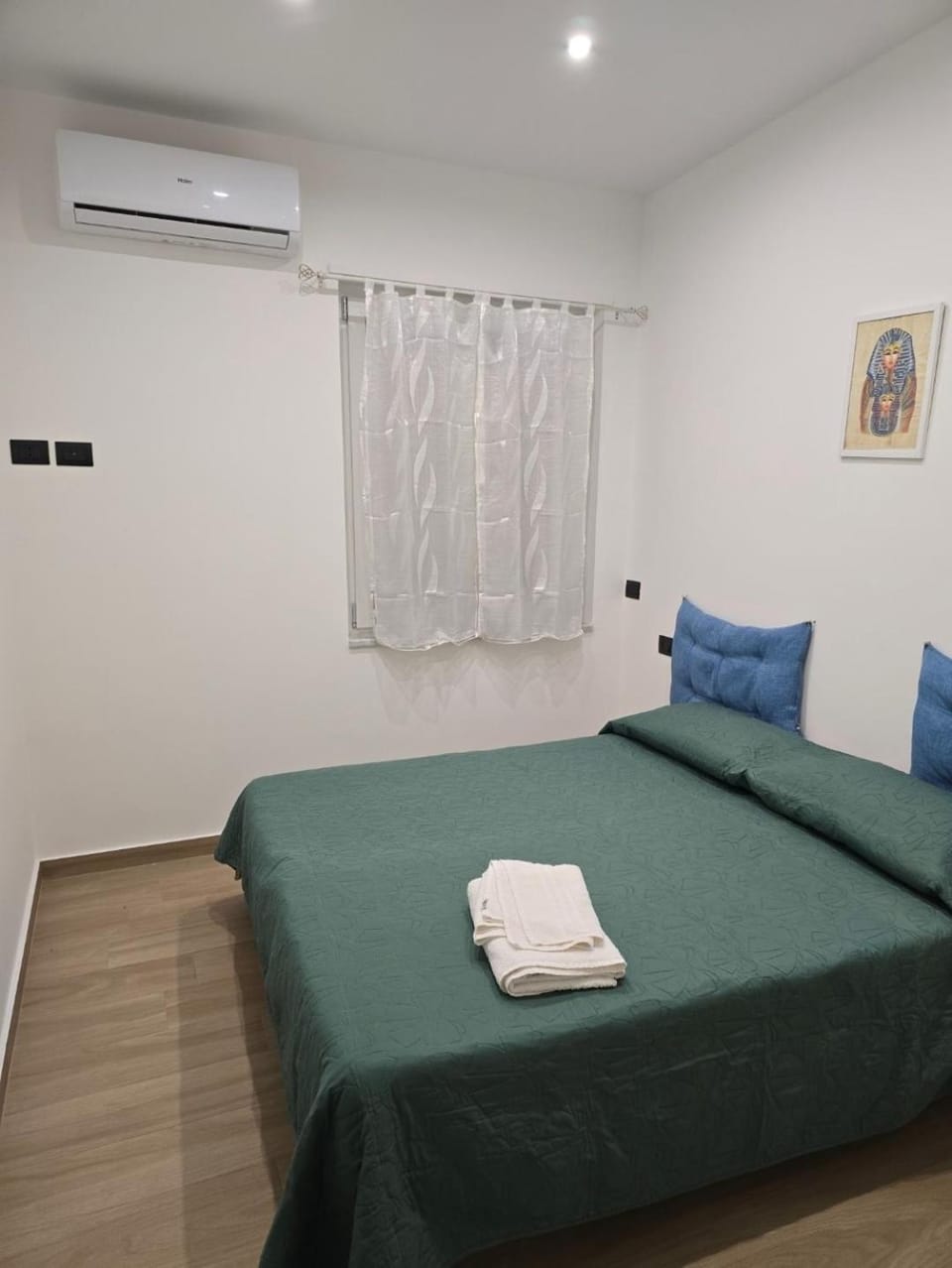 Bed, Bedroom, air conditioner