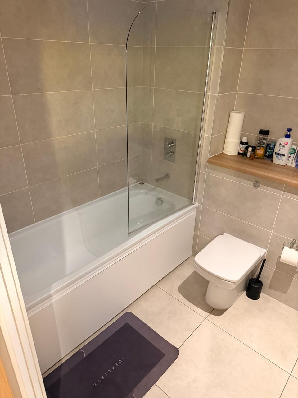 The Urban Escape in Media City - A private room and bathroom in a shared apartment Vacation rental in Salford