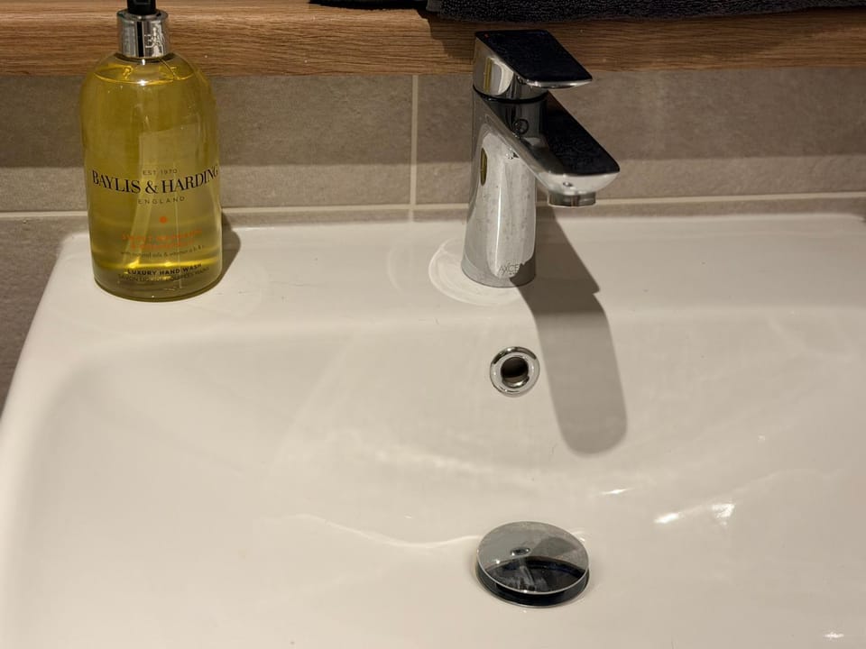 The Urban Escape in Media City - A private room and bathroom in a shared apartment Vacation rental in Salford