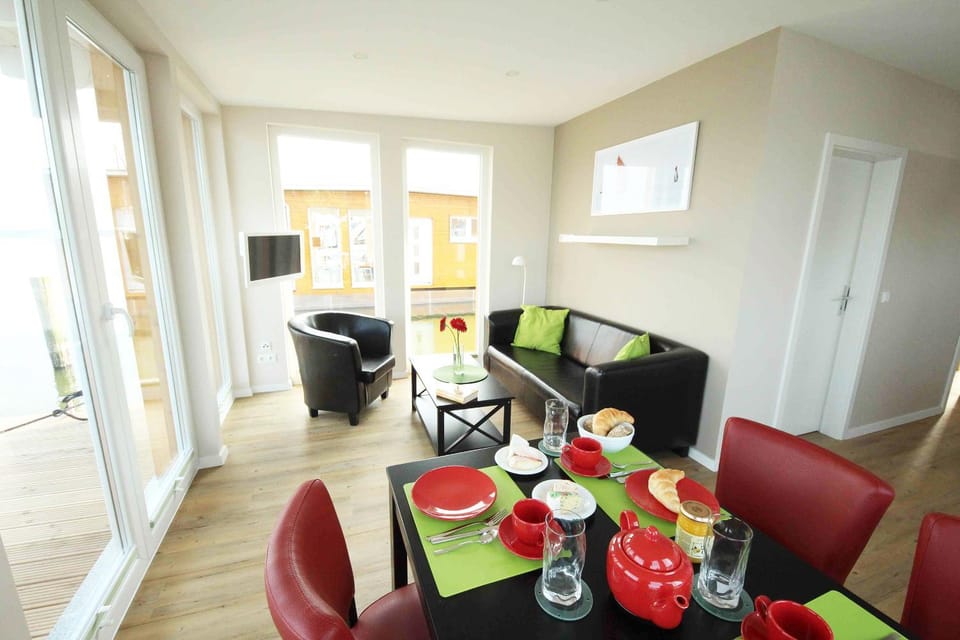 Seating area, Dining area