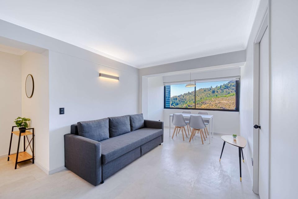 Alto Vitacura II - AC & City Views Apartment in Providencia