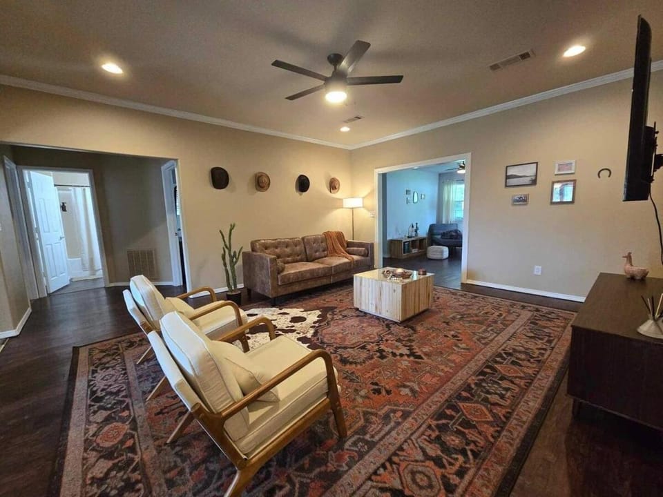 TV and multimedia, Living room, Seating area