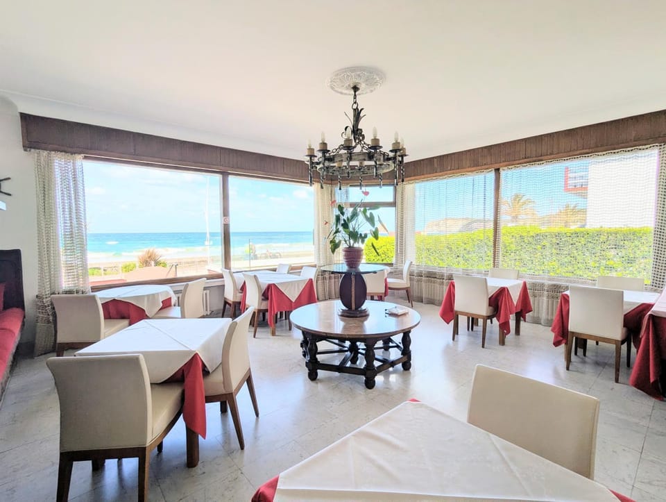 Living room, Breakfast