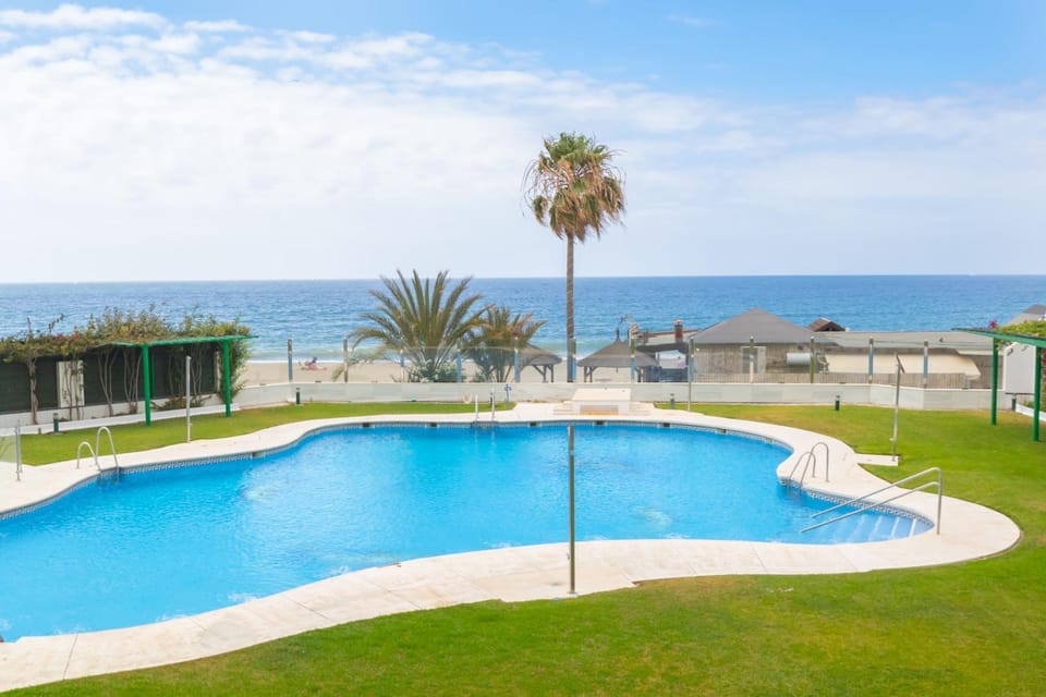 Day, Solarium, Balcony/Terrace, Pool view, Sea view, Swimming pool, Swimming pool, sunbed