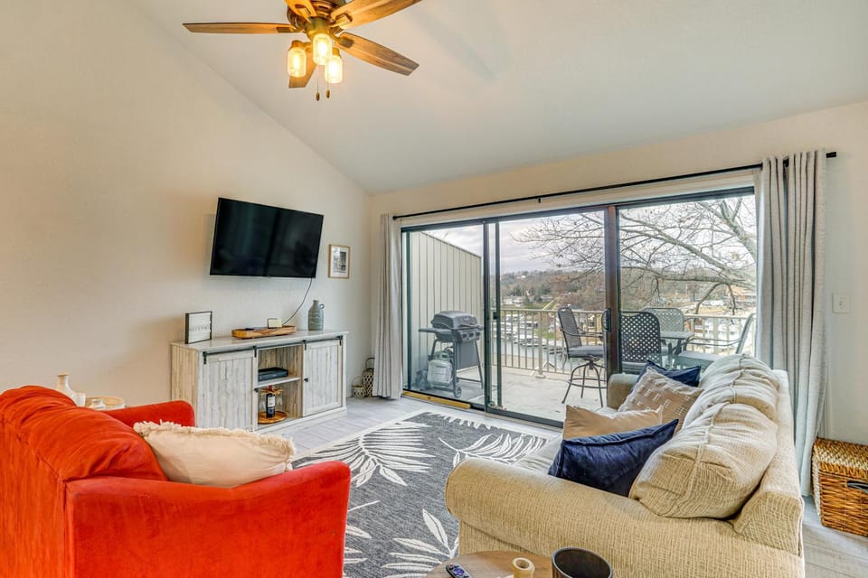 Lake Access & Views: Condo w/ Pools in Osage Beach House in Osage Beach
