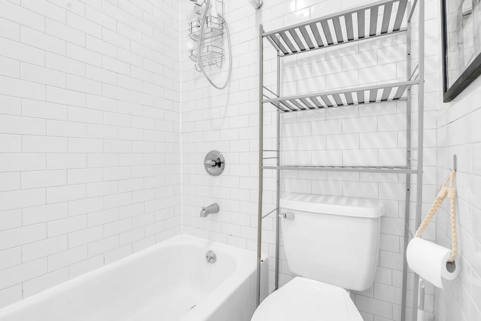 Shower, Toilet, Hot Tub, Bathroom, Bath, towels