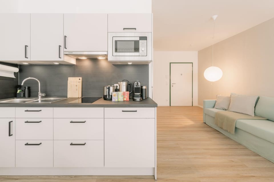 Coffee/tea facilities, Kitchen or kitchenette, oven, stove, toaster