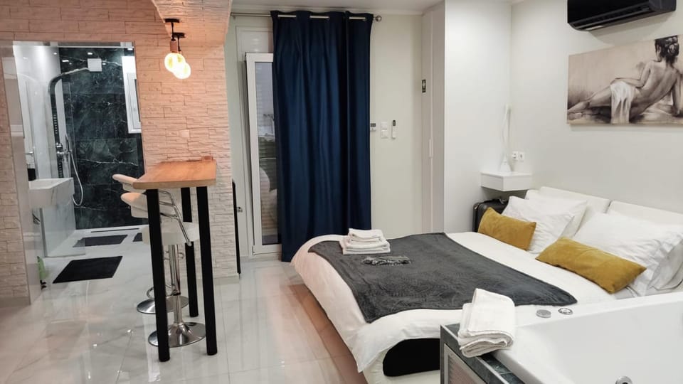 Bed, Bedroom, towels, air conditioner