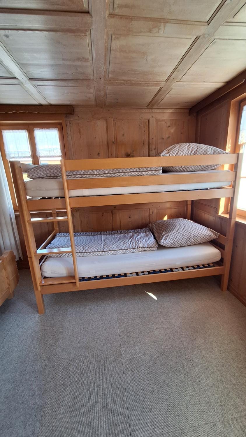 Bedroom, bunk bed