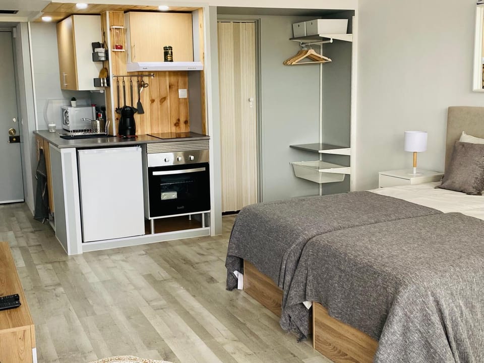 Bed, Kitchen or kitchenette, Bedroom, oven, stove, wardrobe