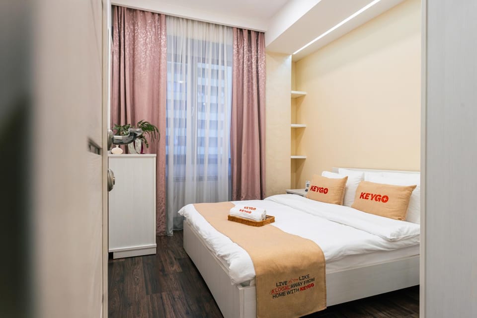 Bed, Bedroom, towels, wardrobe