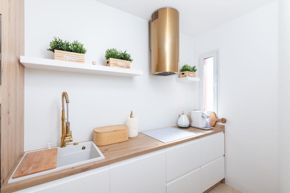 Kitchen or kitchenette