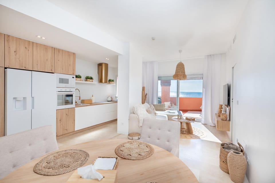Kitchen or kitchenette, Living room, Seating area, Dining area