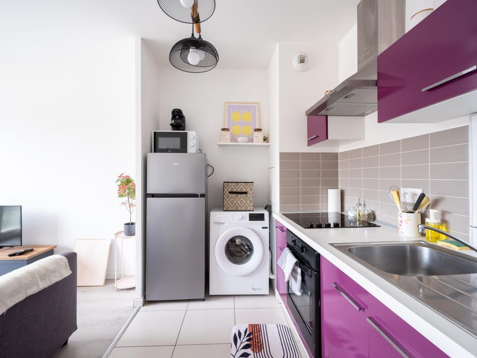 Kitchen or kitchenette, toaster, washing machine