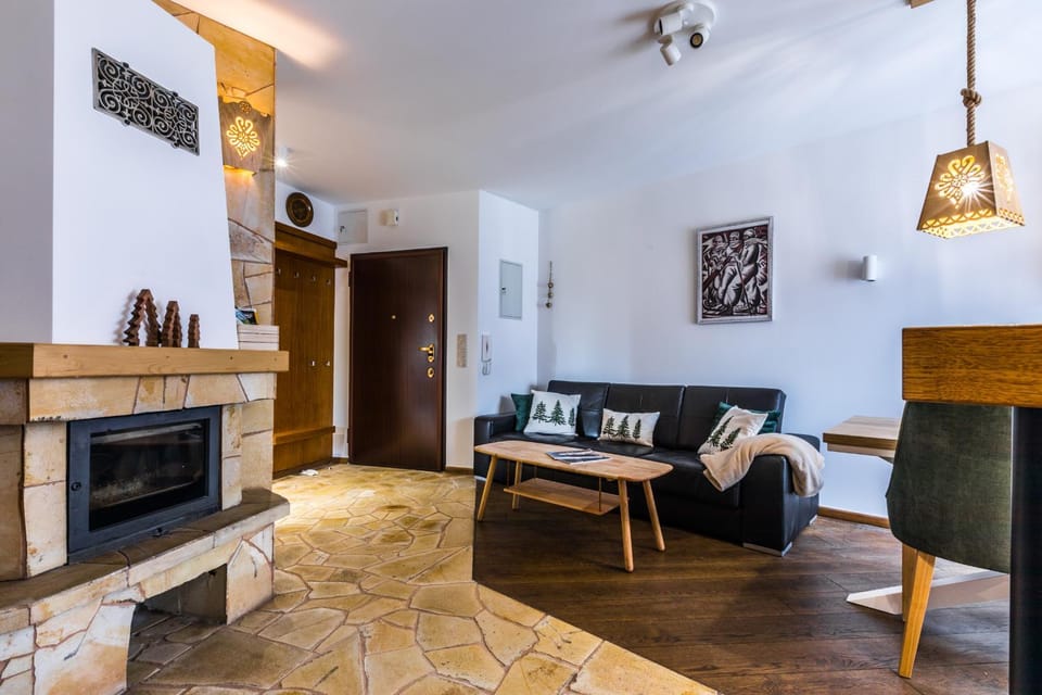 Seating area, fireplace