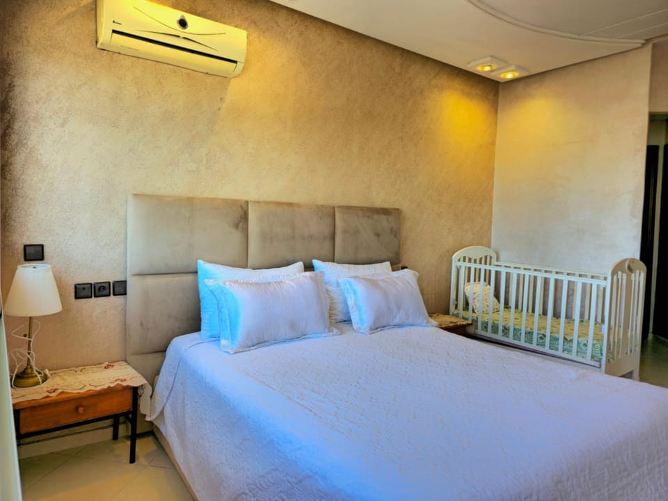 Bed, Bedroom, air conditioner