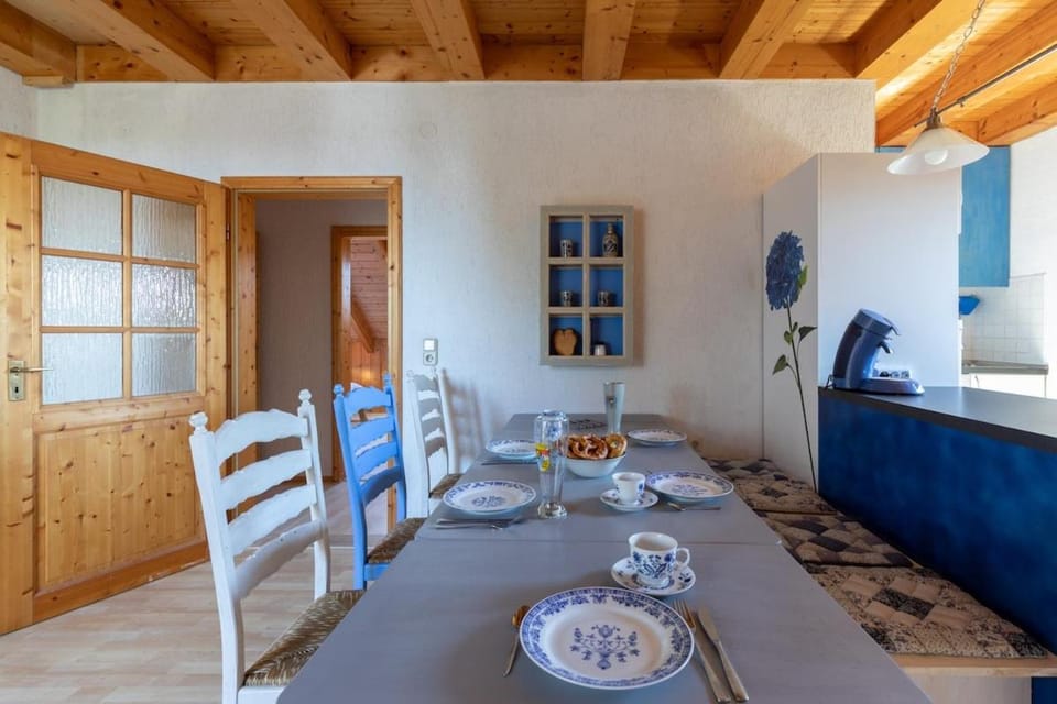 Dining area, Food