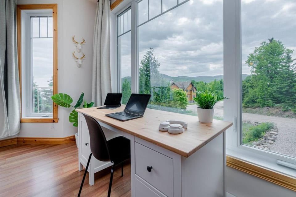 LEstran - 5BR3BA Spa View FP - Lower Unit Apartment in Baie-Saint-Paul