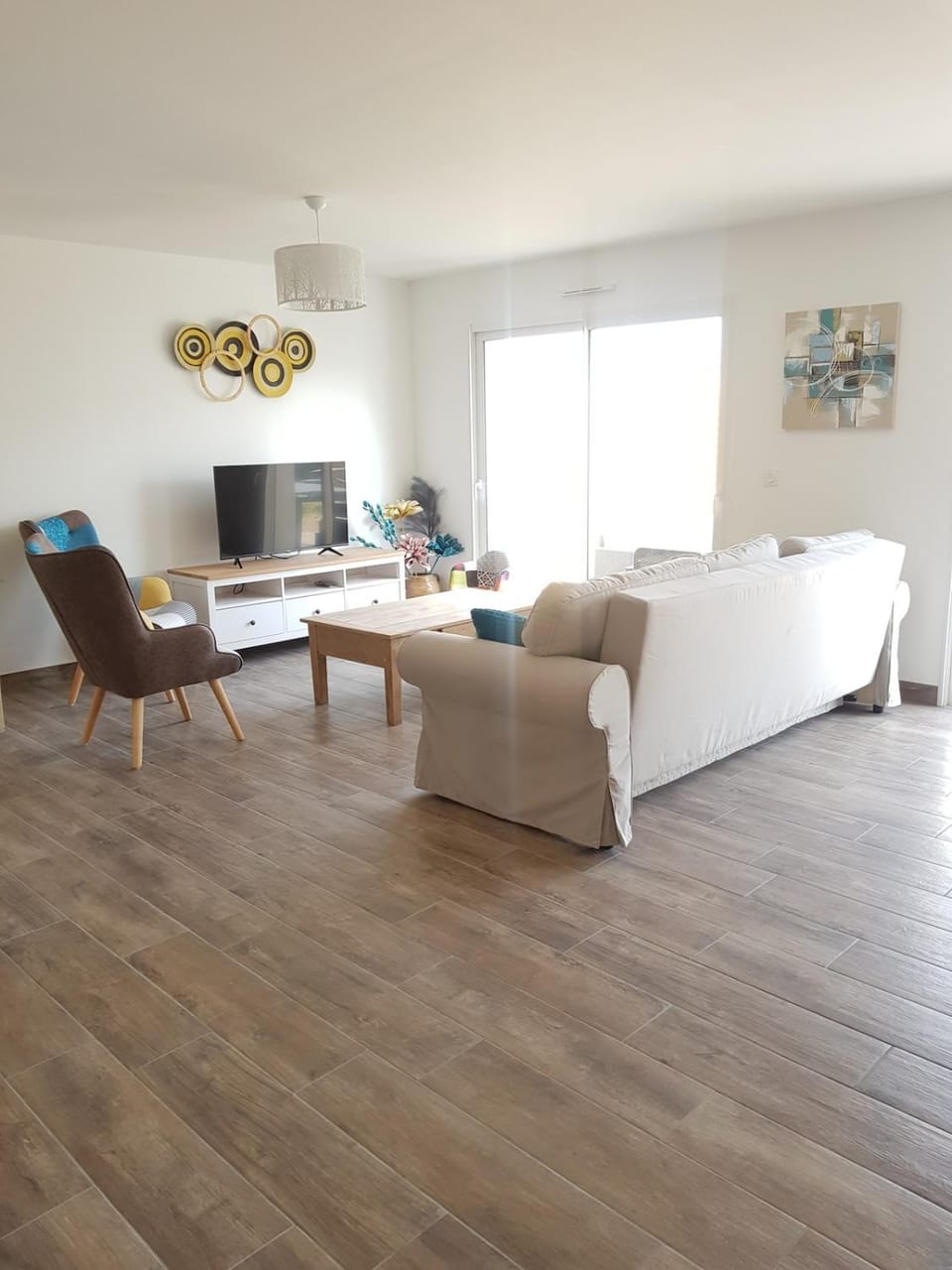 TV and multimedia, Living room, Seating area, acessibility