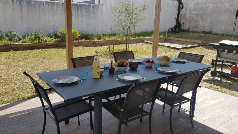 Patio, Garden, Dining area, Garden view