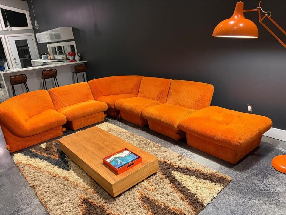 McCracken's Mid Century Modern Luxury Cottage Villa in Douro-Dummer