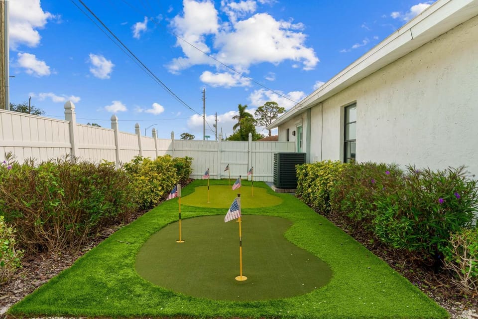 Heated Pool Mini Golf Game Room Near Beaches House in Bradenton