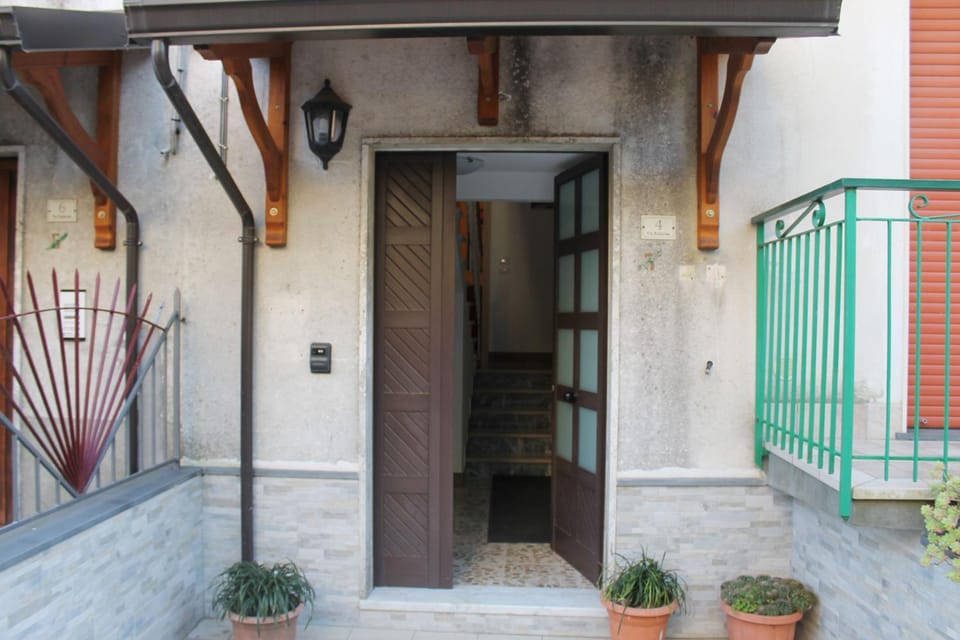 Property building, Facade/entrance, Decorative detail