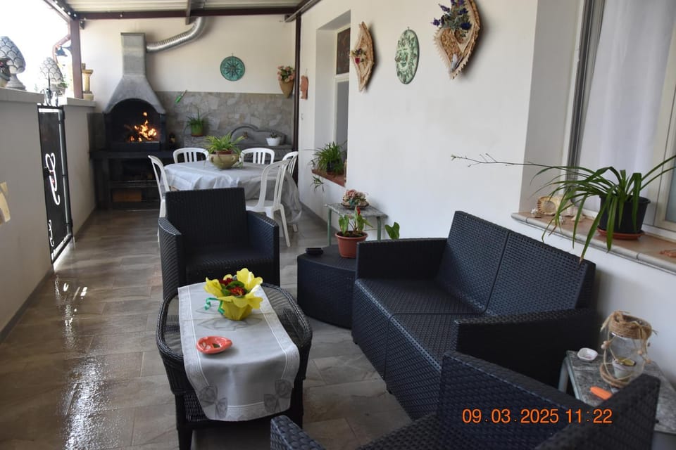 Communal lounge/ TV room, BBQ facilities, Living room