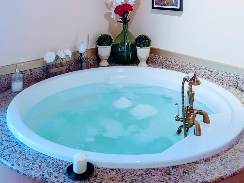 Hot Tub, Bathroom