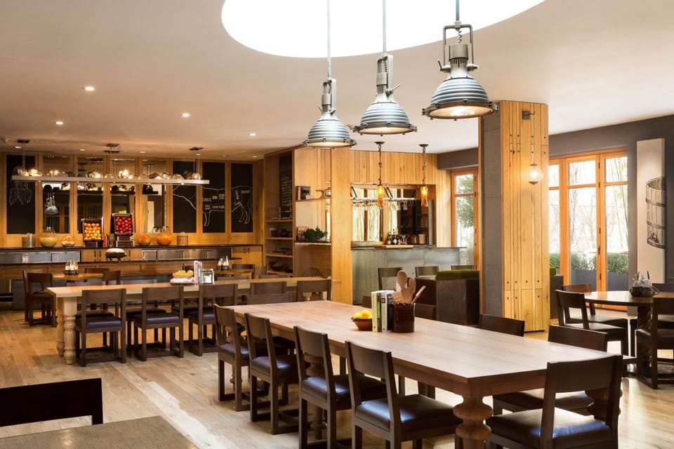 Restaurant/places to eat, Dining area, On site, Breakfast