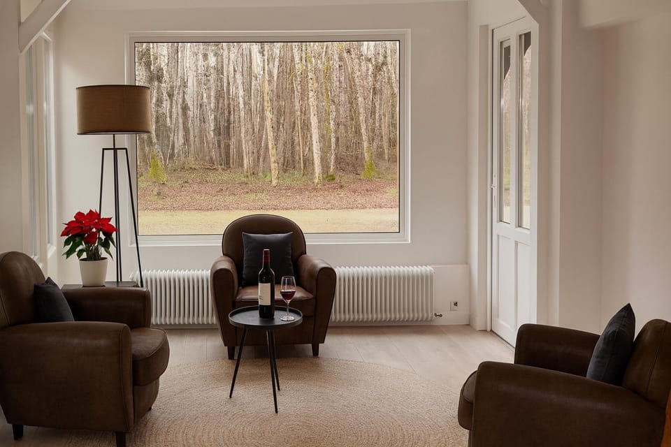 Seating area, internet