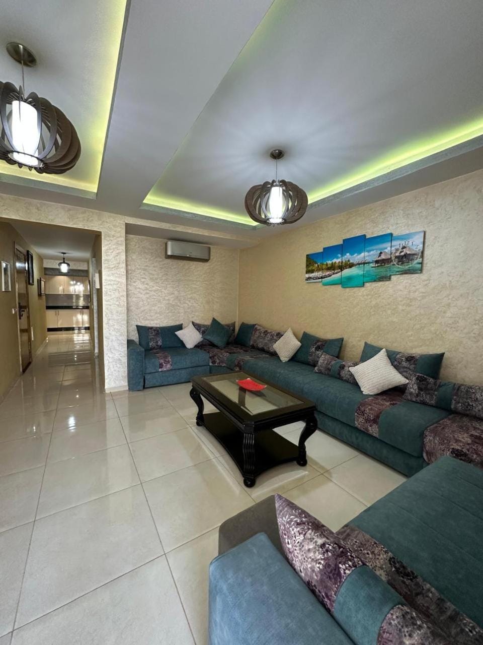 TV and multimedia, Living room, Seating area, air conditioner