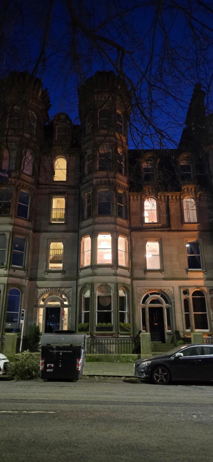 2 Bedroom Sofa bed in livingroom Castle View 1st floor sleeps 6 Apartment in Edinburgh