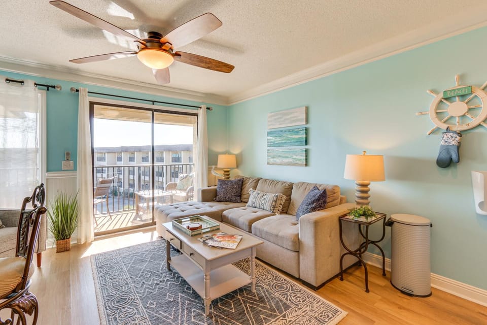 Pool & Folly Field Beach Access! HHI Resort Condo House in Hilton Head Island