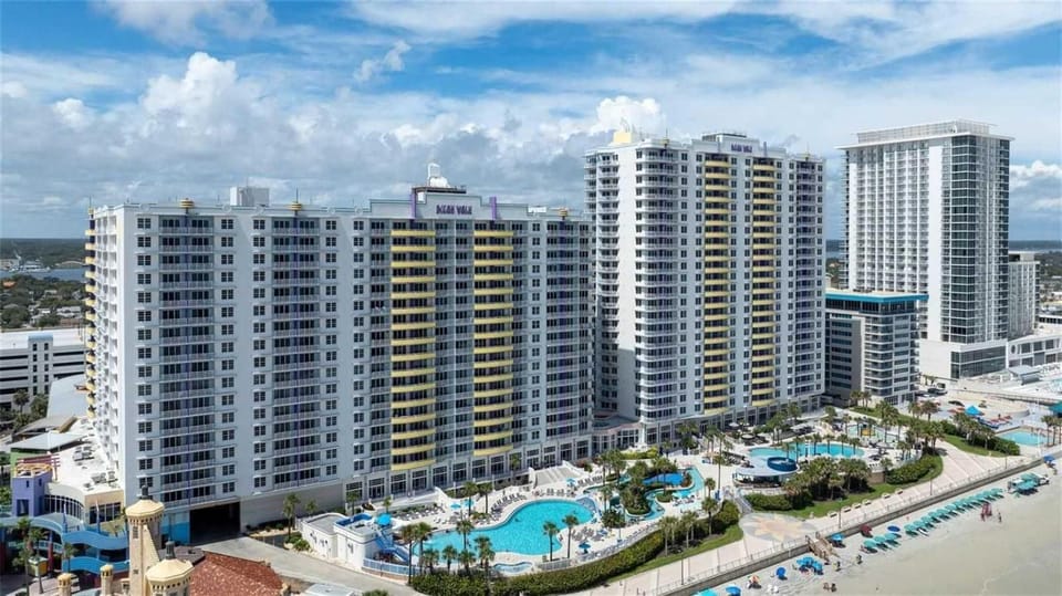 Luxury 3BR Villa Direct Oceanfront Resort Life House in Florida