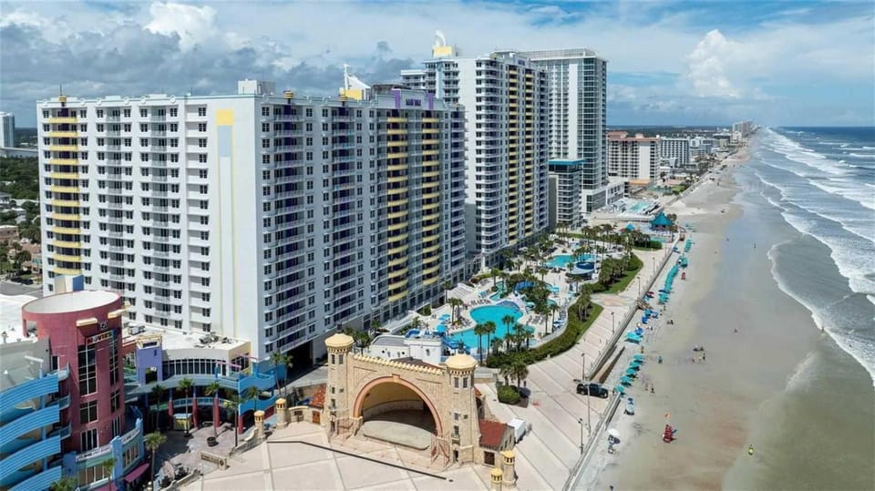Luxury 3BR Villa Direct Oceanfront Resort Life House in Florida
