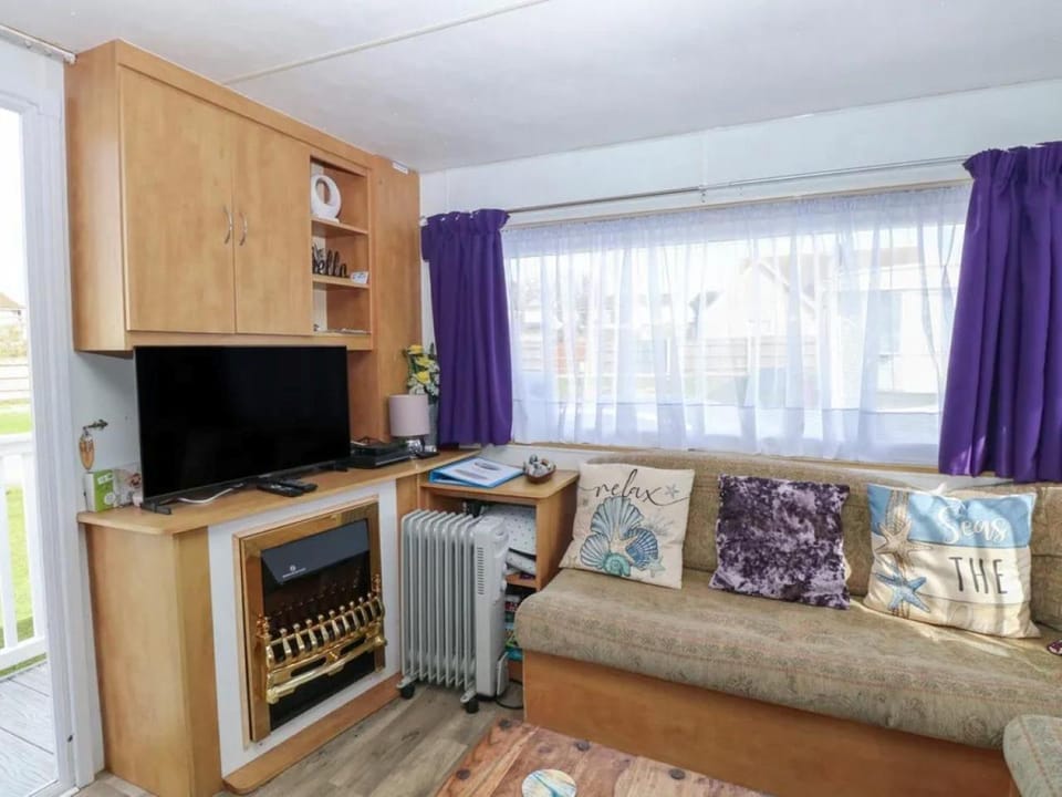 TV and multimedia, fireplace, heating, pet friendly