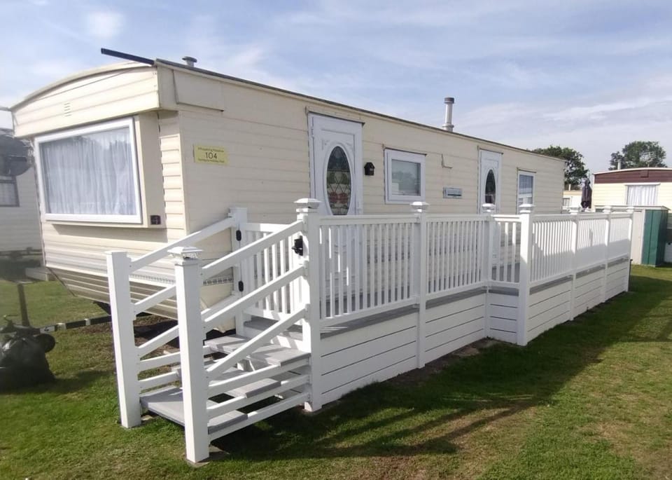 Property building, Day, Garden, Garden, Lounge or bar, Parking, heating