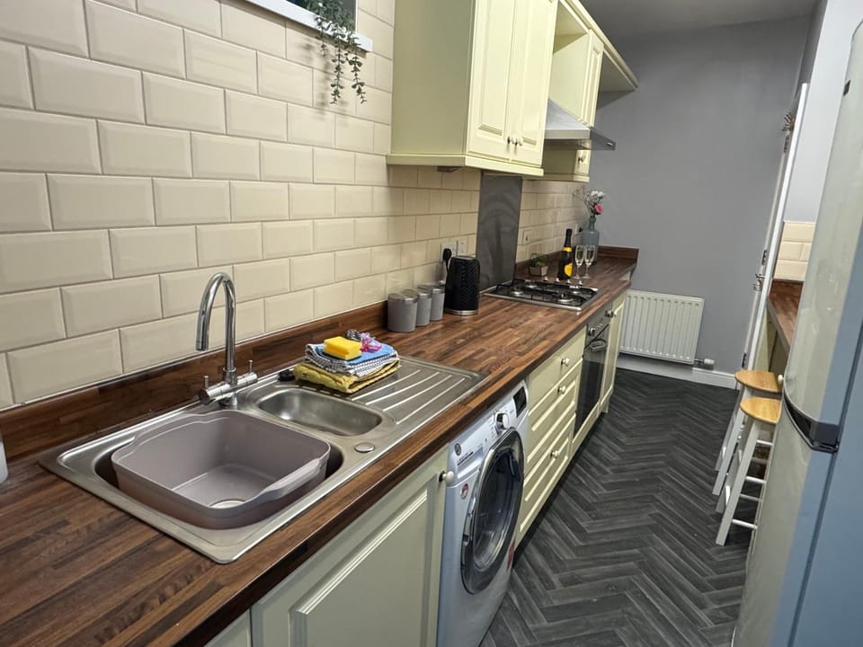 Omega Apartment - 3 Bedrooms - Sleeps 5 Apartment in Copeland District